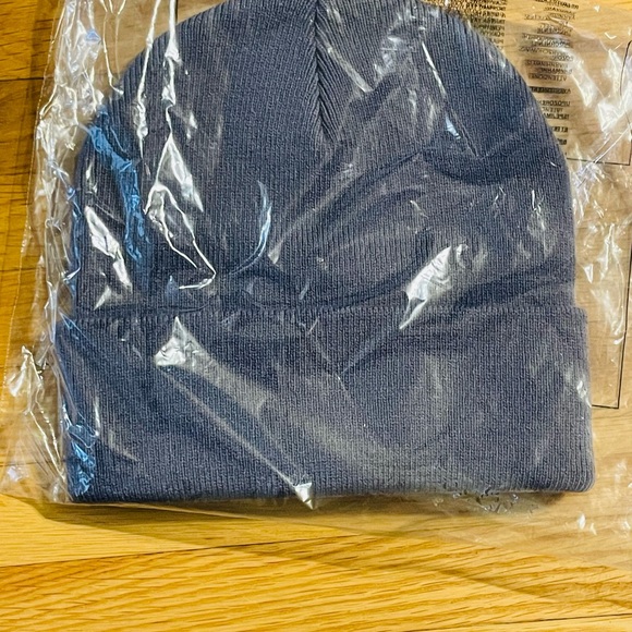 Converse Classic Beanie Unisex Beanie (New with Tag) - Picture 8 of 10